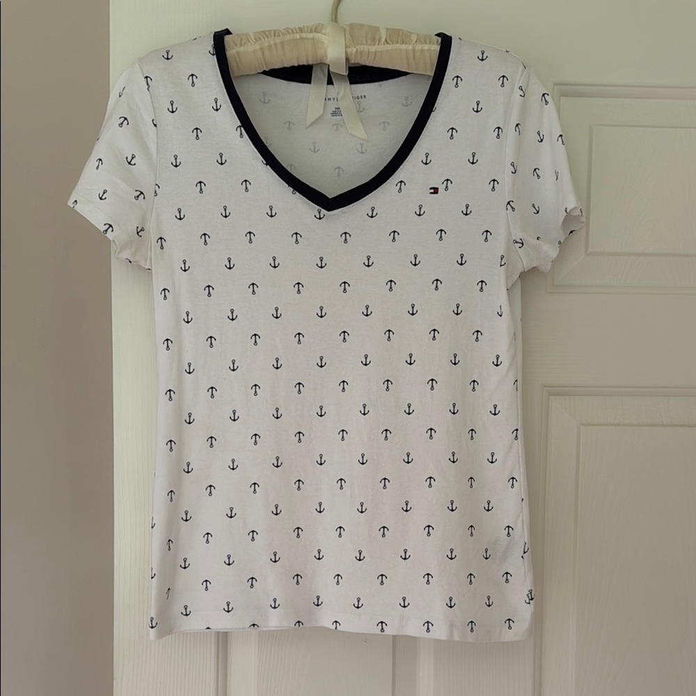 Tommy Hilfiger Anchor Print V-Neck T-Shirt - White and Black